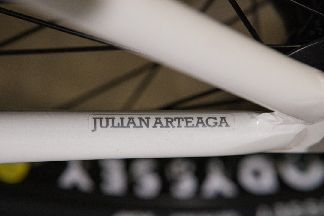 Sunday EX - Julian Arteaga Signature
