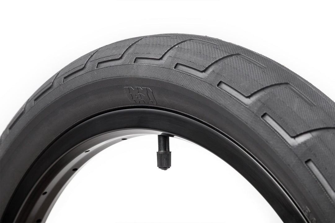 BSD DONNASTREET KEVLAR BEAD TIRE